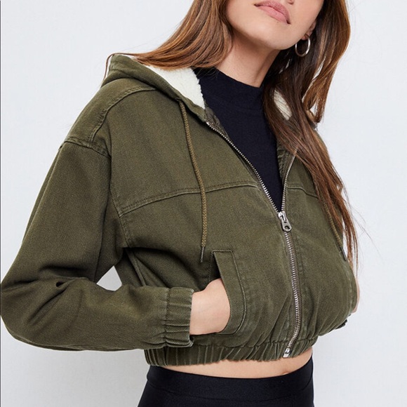PacSun Jackets & Blazers - NWOT 💚 Pacsun olive hooded crop bomber jacket